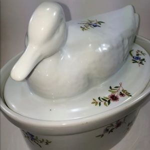 ⭐️Cordon Blue BIA International China Custom Made Duck Lid Casserole Dish Floral